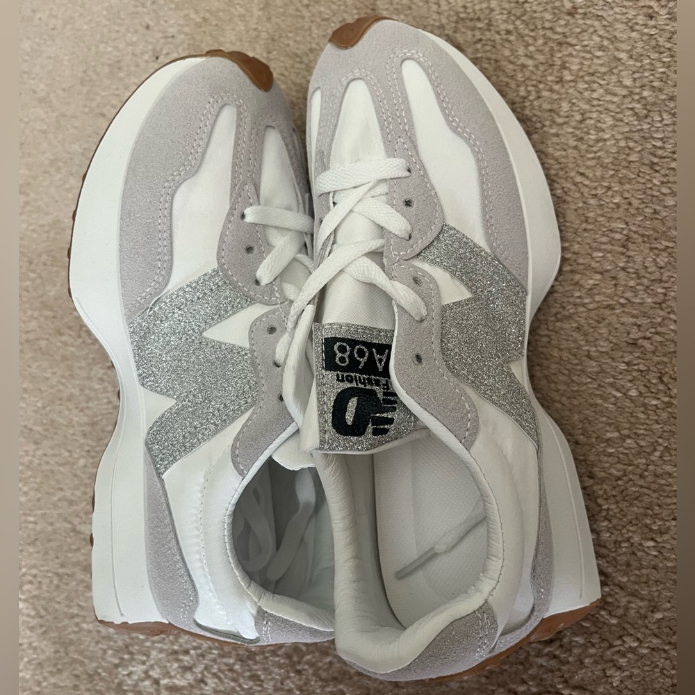 New balance tennis shoes